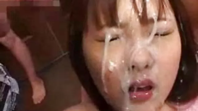Hot porno ingen registrering  En rådne babe hopper på en ven af hendes kinesisk porno